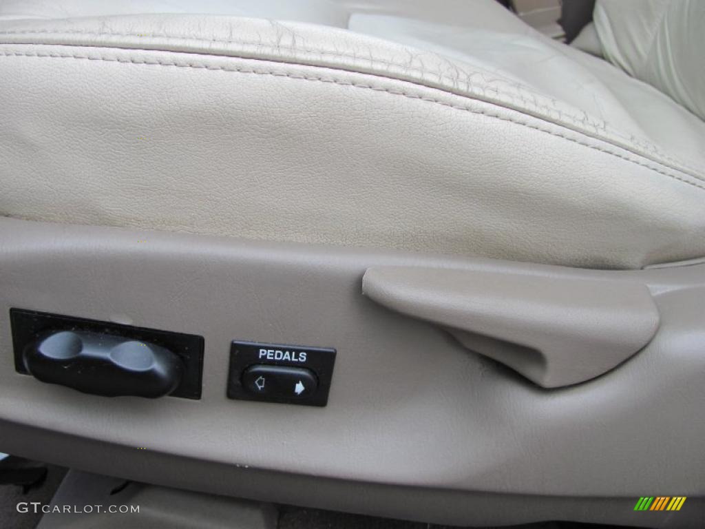 2002 Ford Taurus SEL Wagon Controls Photo #46820859