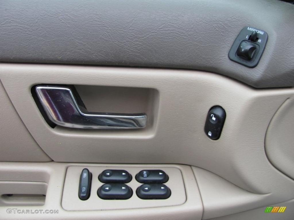 2002 Ford Taurus SEL Wagon Controls Photos