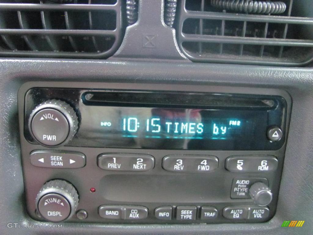 2004 Chevrolet Blazer LS 4x4 Controls Photo #46821816