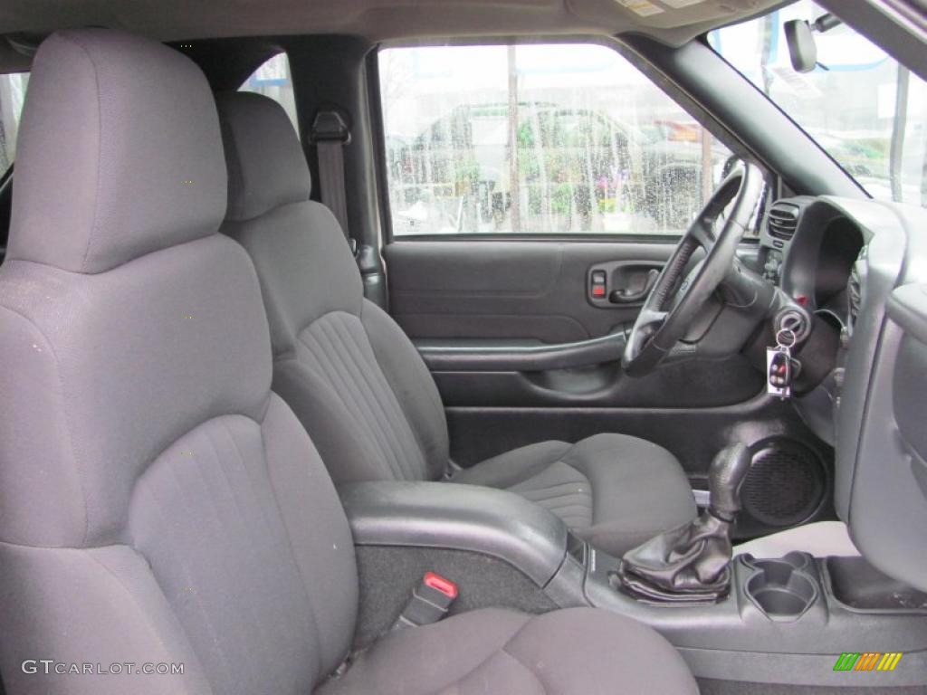 Graphite Gray Interior 2004 Chevrolet Blazer LS 4x4 Photo #46821936