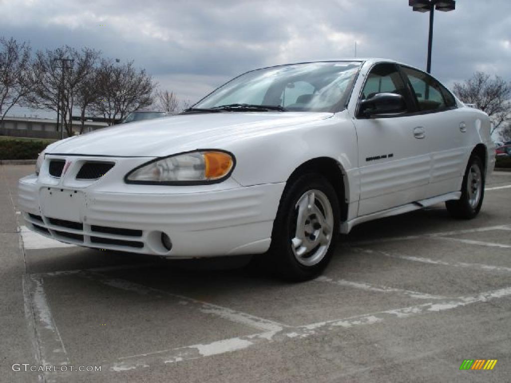 2001 Grand Am SE Sedan - Arctic White / Dark Taupe photo #7