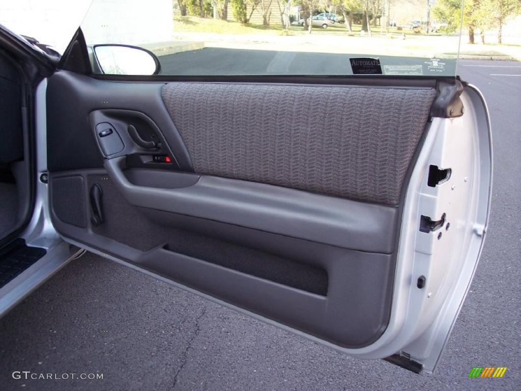 1998 Chevrolet Camaro Coupe Dark Grey Door Panel Photo #46830378