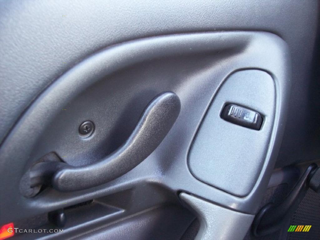 1998 Chevrolet Camaro Coupe Controls Photo #46830642