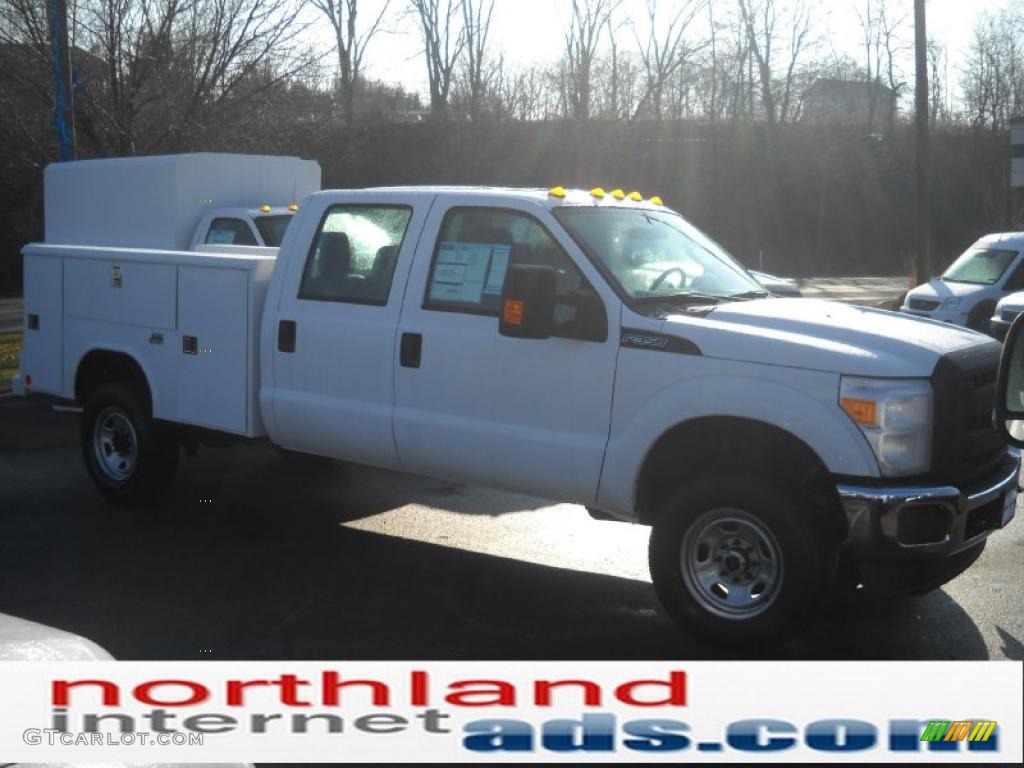 2011 F350 Super Duty XL Crew Cab 4x4 Chassis Commercial - Oxford White / Steel photo #4