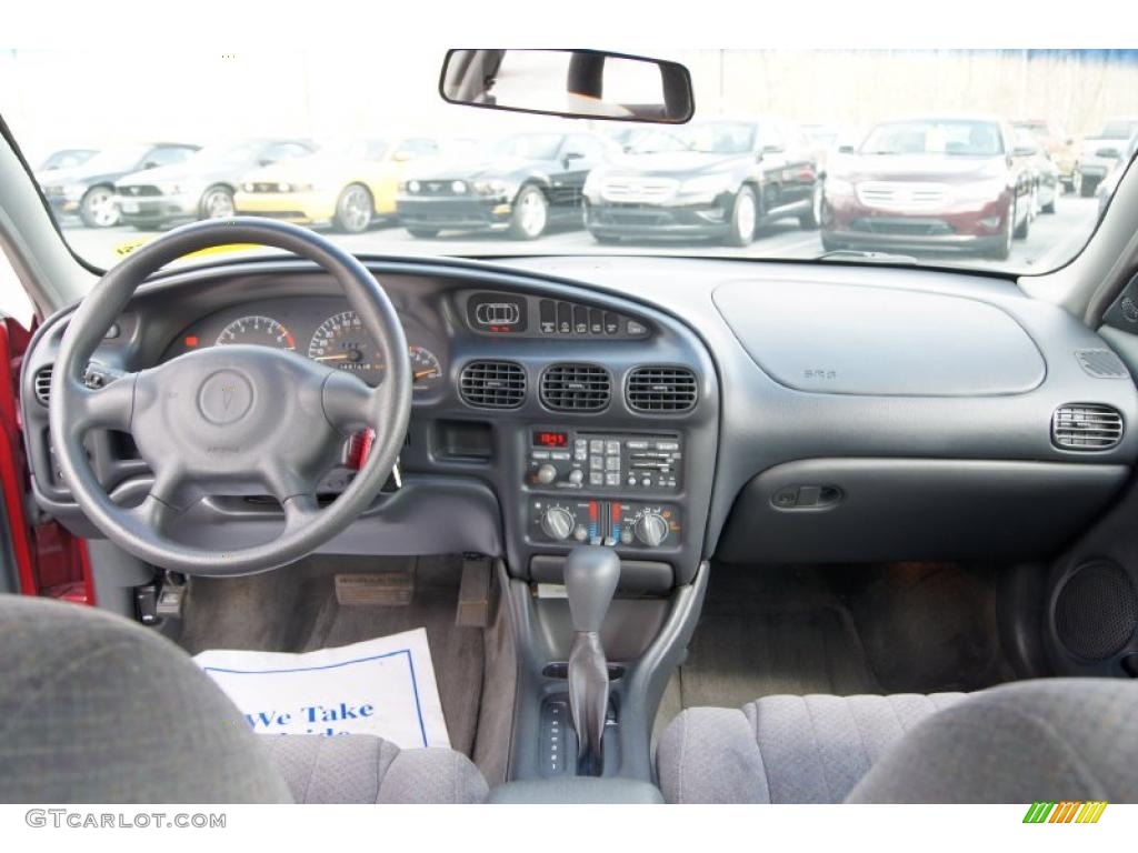 2002 Pontiac Grand Prix SE Sedan Dashboard Photos