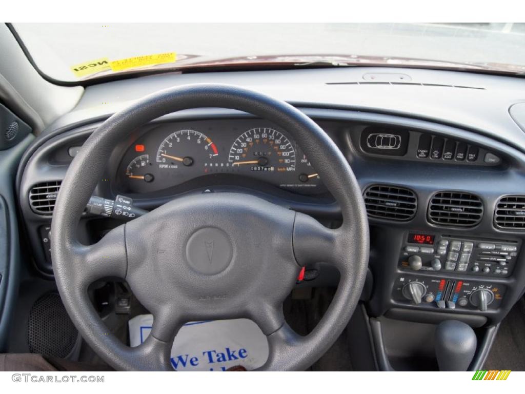 2002 Pontiac Grand Prix SE Sedan Controls Photo #46832664