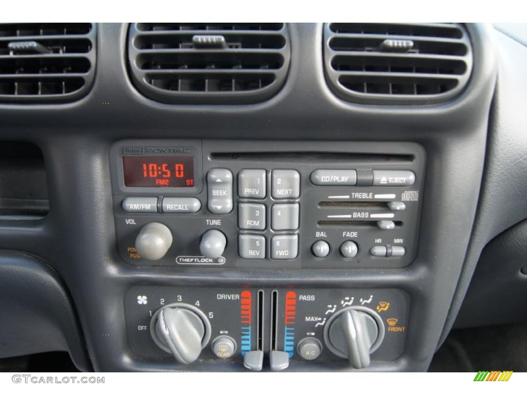 2002 Pontiac Grand Prix SE Sedan Controls Photo #46832691
