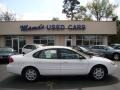 2007 Vibrant White Ford Taurus SE  photo #2