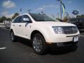 2010 White Platinum Tri-Coat Lincoln MKX FWD  photo #4