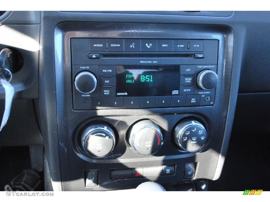 2009 Dodge Challenger R/T Controls Photo #46834581