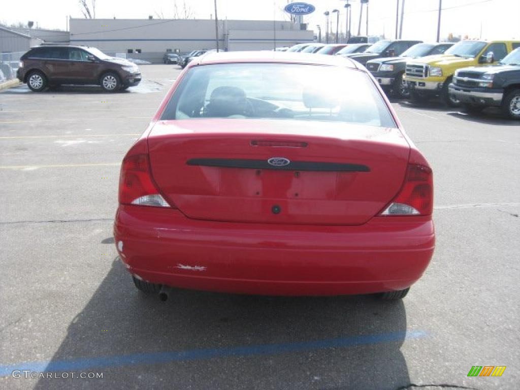 2002 Focus SE Sedan - Infra Red / Medium Graphite photo #8