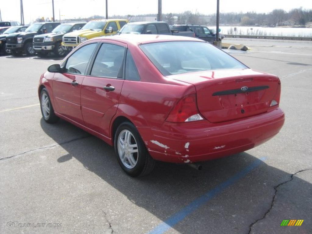 2002 Focus SE Sedan - Infra Red / Medium Graphite photo #9