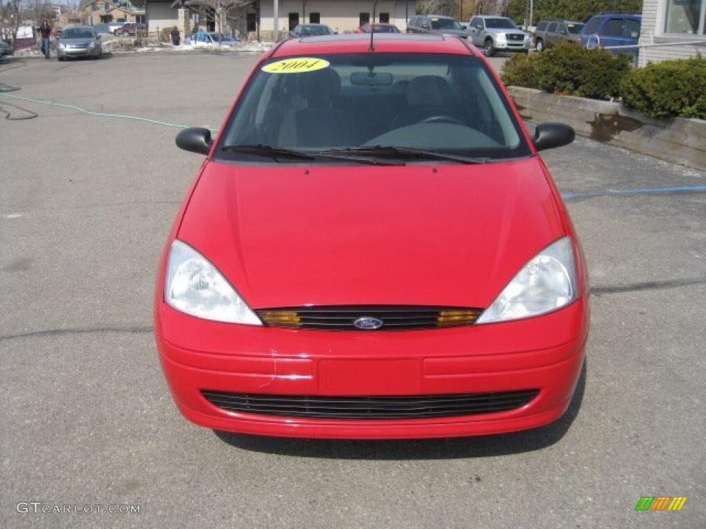2002 Focus SE Sedan - Infra Red / Medium Graphite photo #11