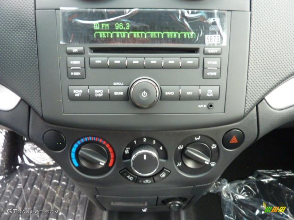2011 Chevrolet Aveo LT Sedan Controls Photo #46844922