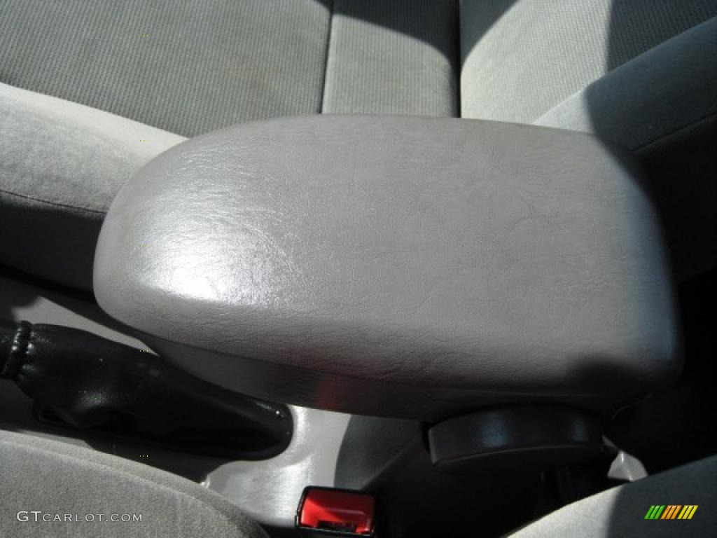 2002 Focus SE Sedan - Infra Red / Medium Graphite photo #28
