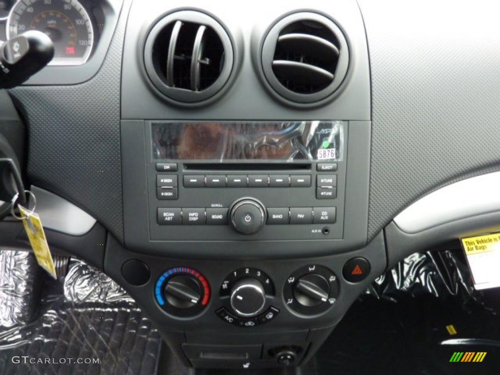 2011 Chevrolet Aveo LT Sedan Controls Photo #46845792