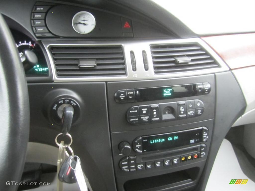 2008 Chrysler Pacifica Touring AWD Controls Photo #46849005