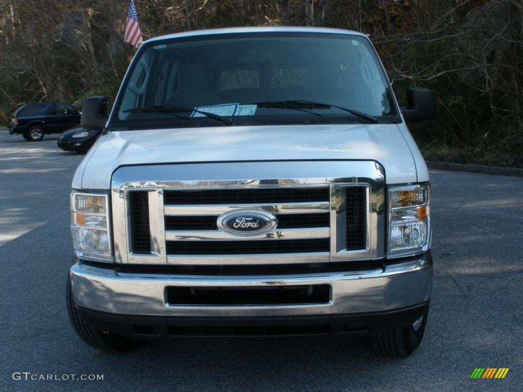 Oxford White 2010 Ford E Series Van E350 XLT Passenger Extended Exterior Photo #46850043