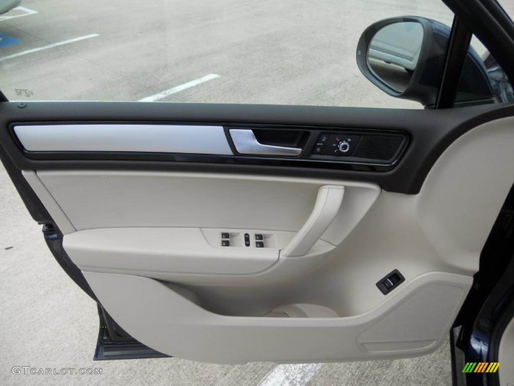 2011 Volkswagen Touareg VR6 FSI Sport 4XMotion Cornsilk Beige Door Panel Photo #46851213