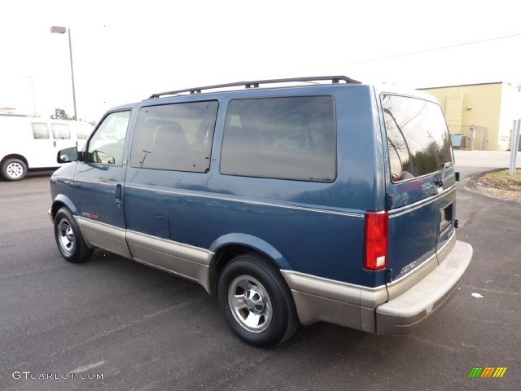 2002 Astro LS AWD - Medium Cadet Blue Metallic / Medium Gray photo #4