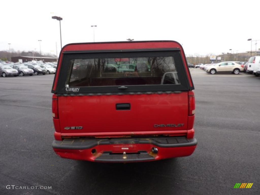 1998 S10 LS Extended Cab 4x4 - Bright Red / Graphite photo #6