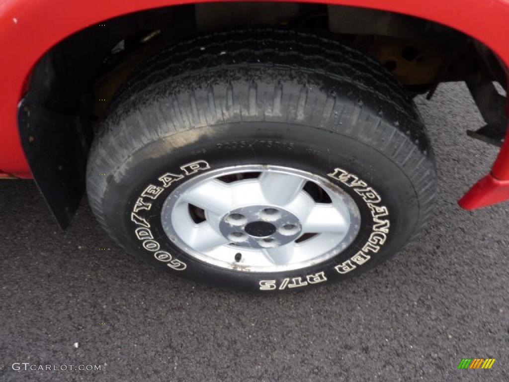 1998 S10 LS Extended Cab 4x4 - Bright Red / Graphite photo #11