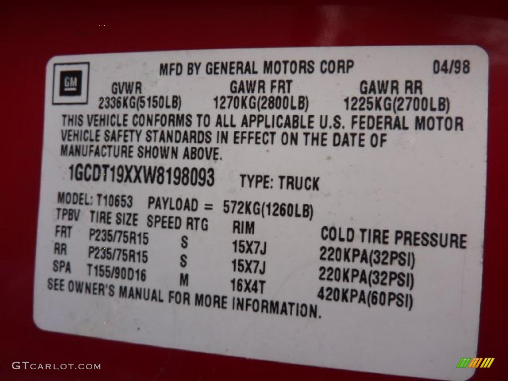1998 S10 LS Extended Cab 4x4 - Bright Red / Graphite photo #14