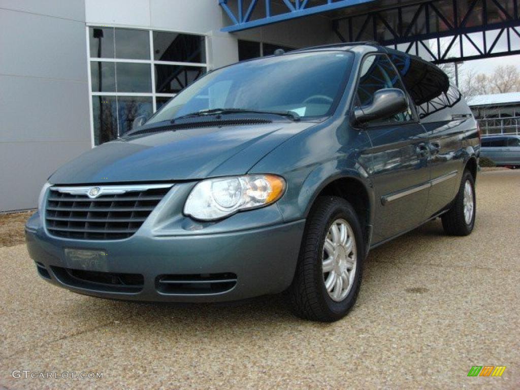 Magnesium Pearl 2005 Chrysler Town & Country Touring Exterior Photo #46855071
