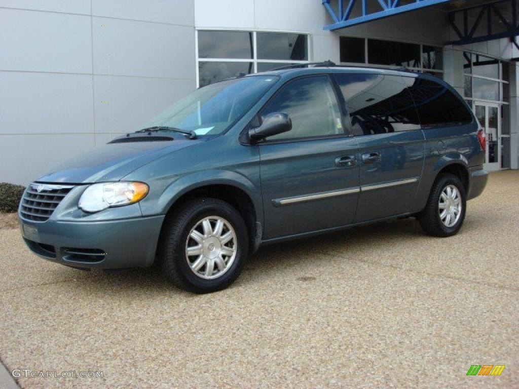 Magnesium Pearl 2005 Chrysler Town & Country Touring Exterior Photo #46855080