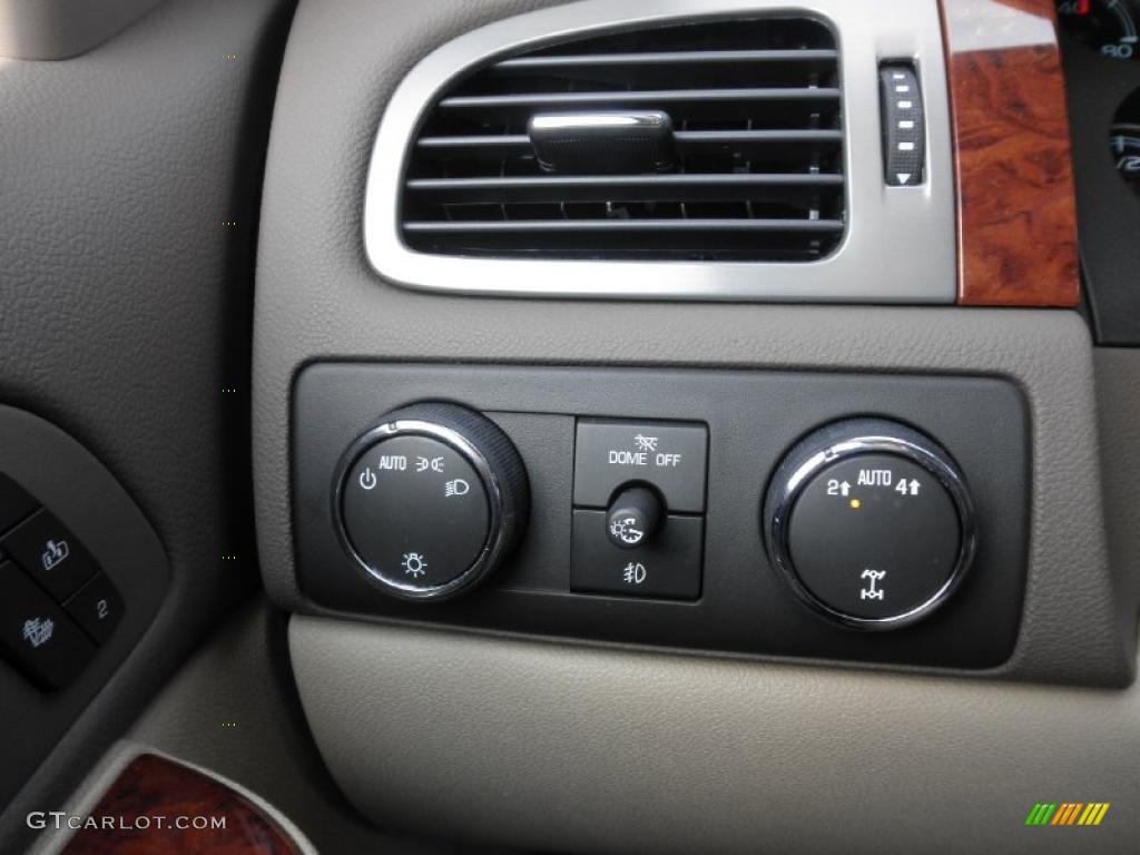 2011 GMC Yukon SLT 4x4 Controls Photo #46855404