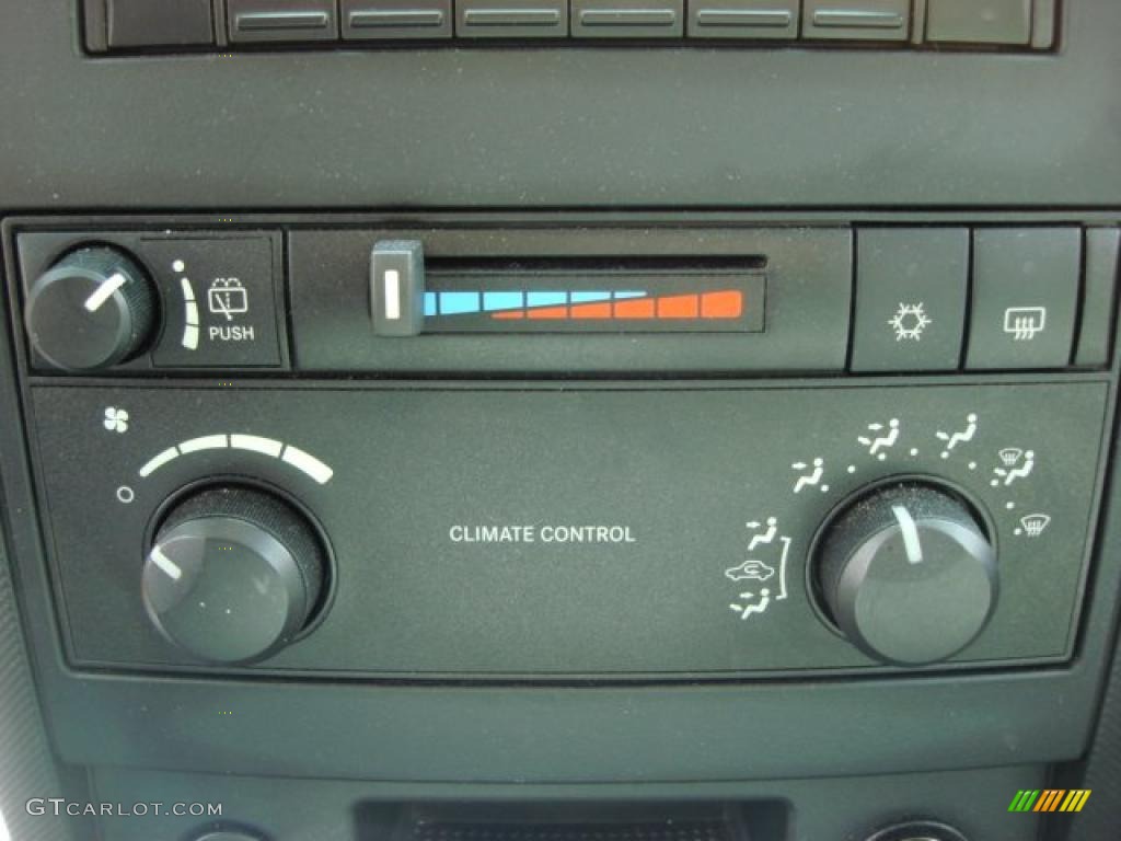2004 Dodge Durango ST 4x4 Controls Photo #46860066