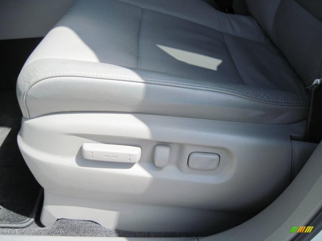 2011 Pilot EX-L - Taffeta White / Gray photo #11