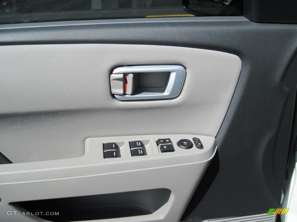 2011 Pilot EX-L - Taffeta White / Gray photo #12