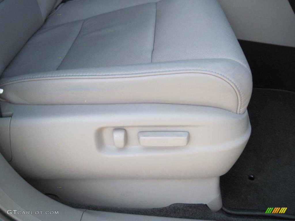 2011 Pilot EX-L - Taffeta White / Gray photo #19