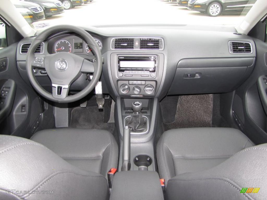2011 Volkswagen Jetta SE Sedan Titan Black Dashboard Photo #46864338