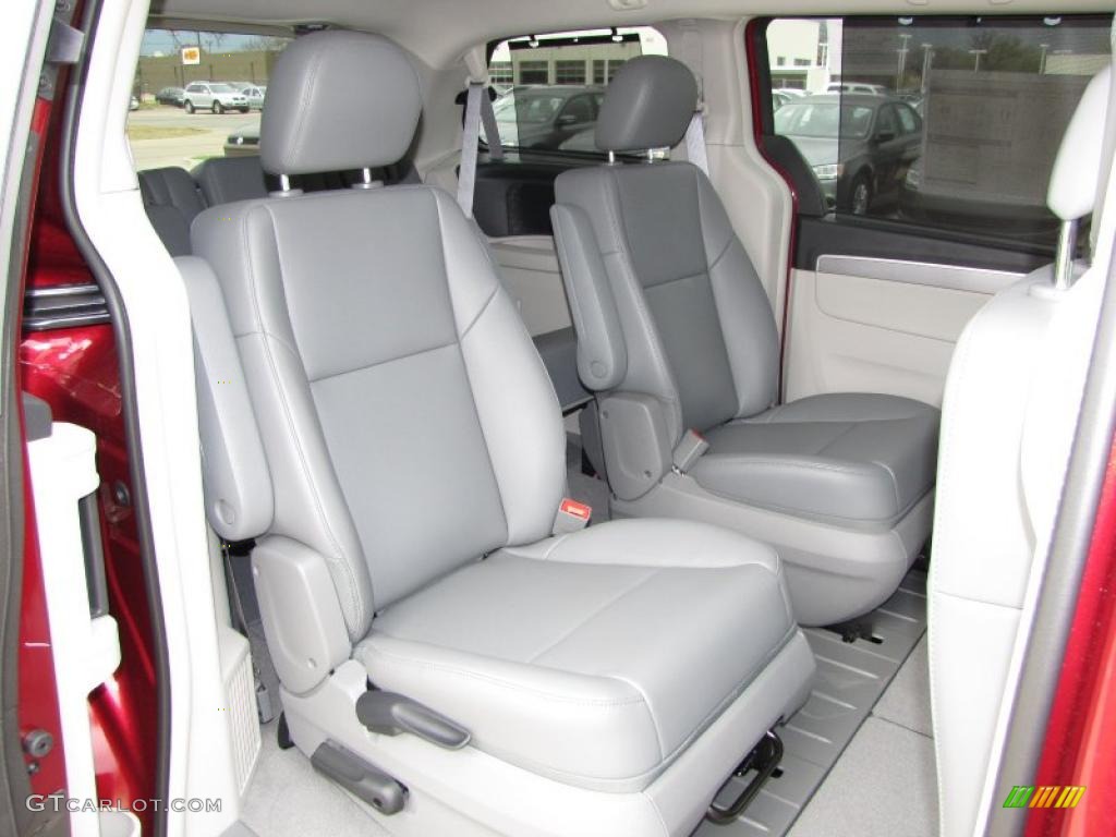 Aero Gray Interior 2011 Volkswagen Routan SE Photo #46864803