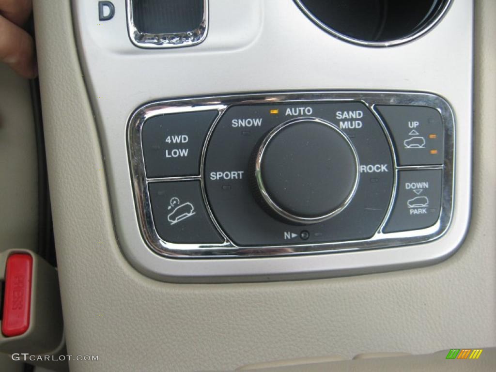 2011 Jeep Grand Cherokee Overland 4x4 Controls Photo #46866708