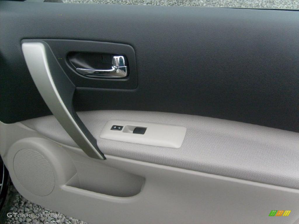 2011 Rogue S AWD - Wicked Black / Gray photo #18