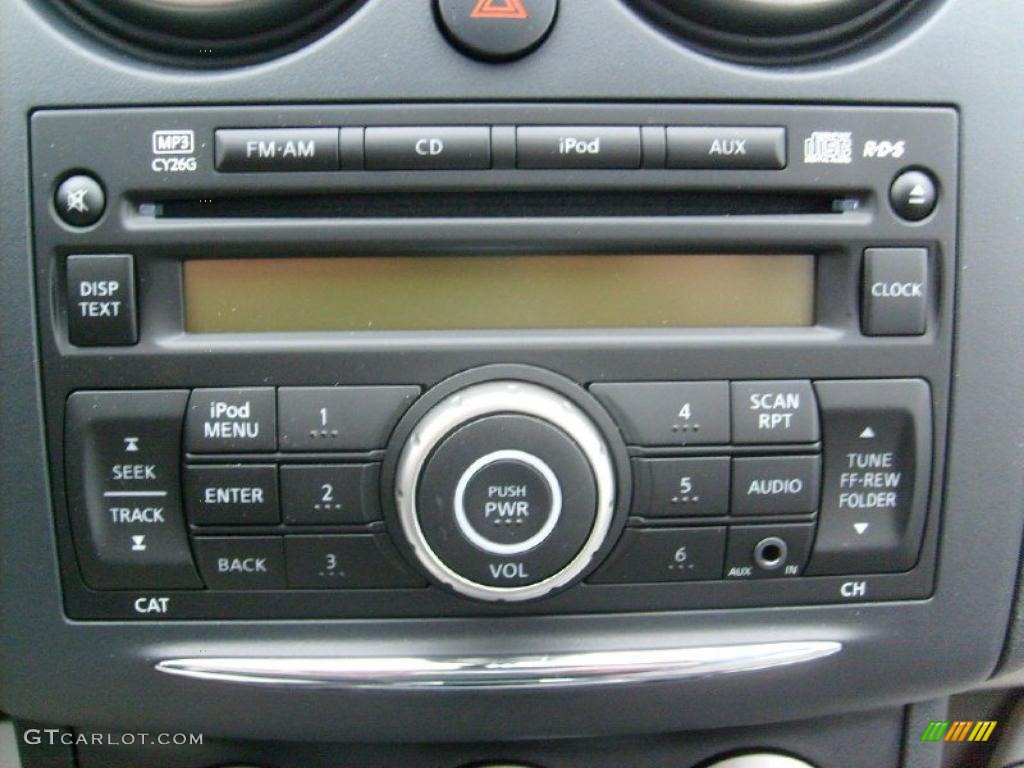 2011 Nissan Rogue S AWD Controls Photos