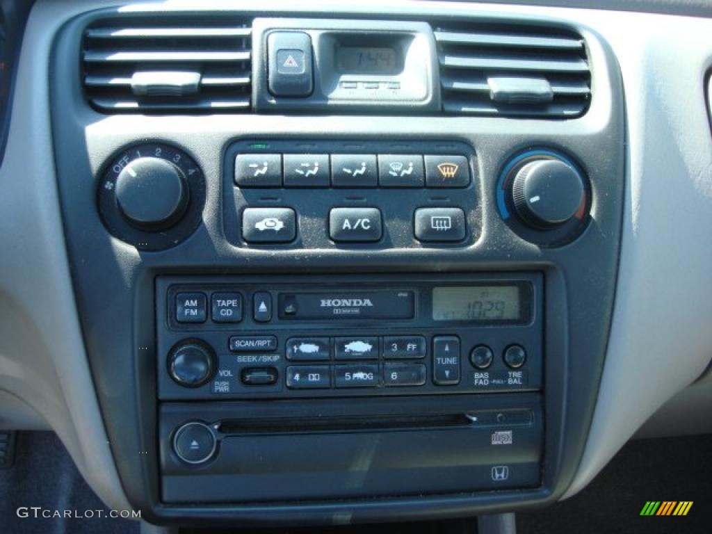 1998 Honda Accord LX Coupe Controls Photo #46872506