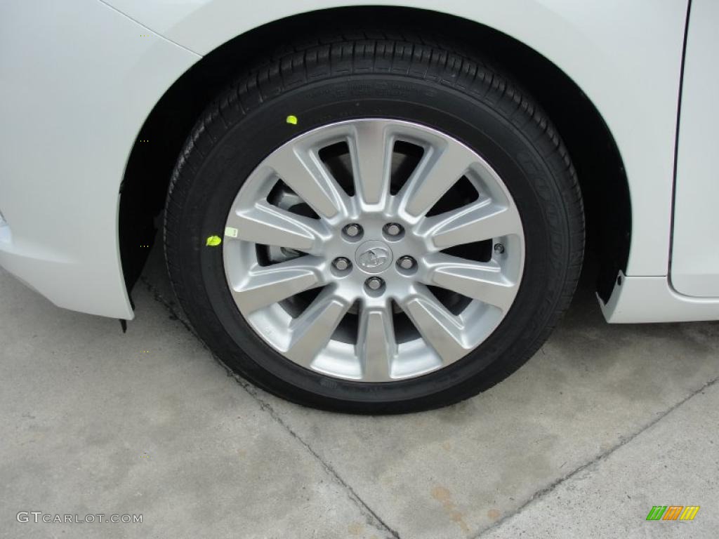 2011 Toyota Sienna Limited Wheel Photo #46873040