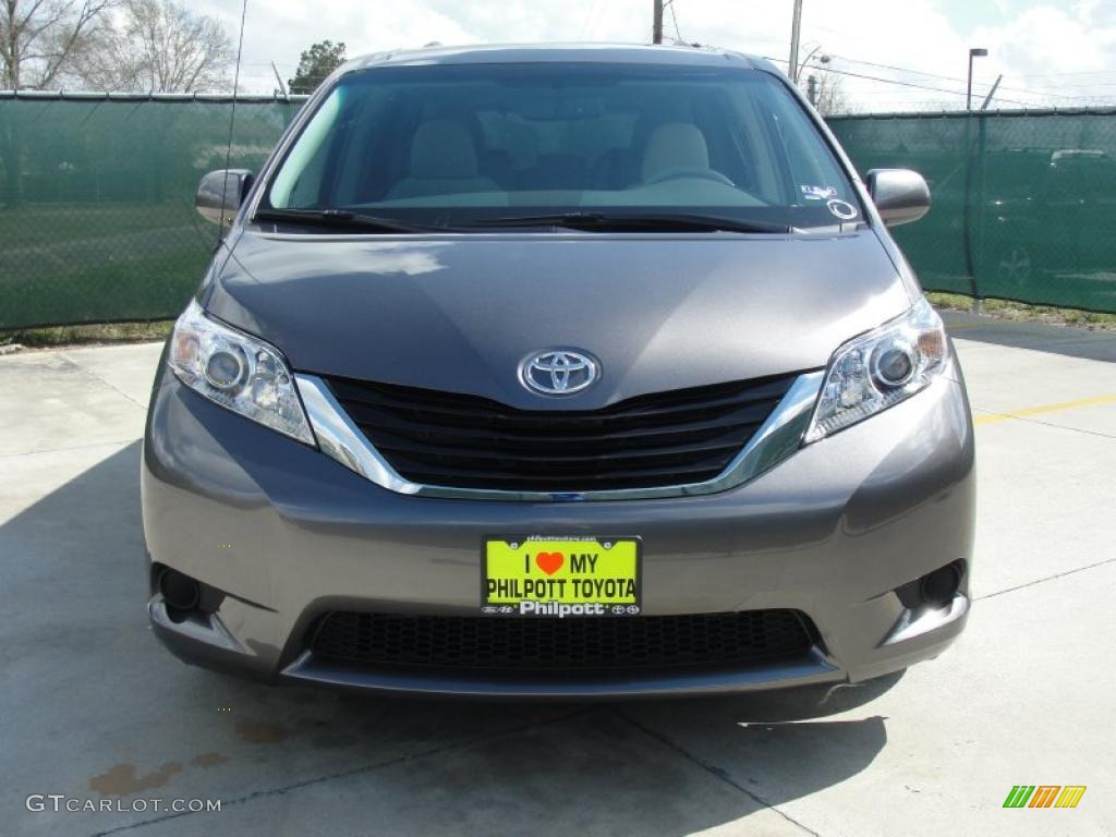 2011 Sienna LE - Predawn Gray Mica / Light Gray photo #8