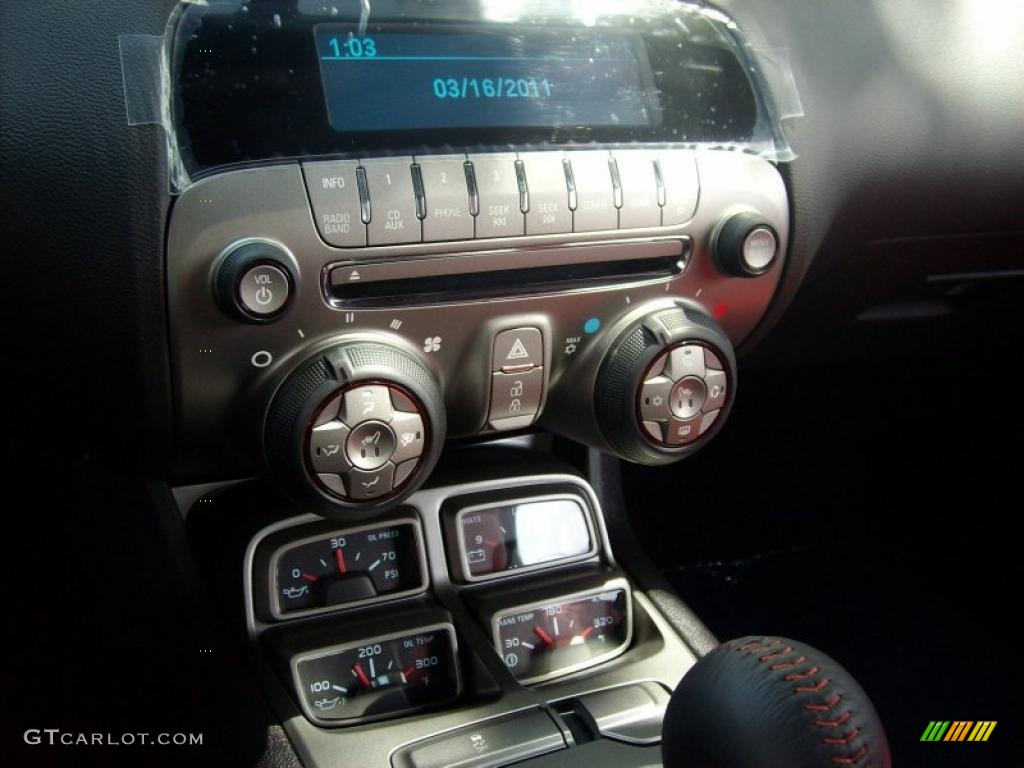 2011 Chevrolet Camaro SS/RS Convertible Controls Photo #46874579