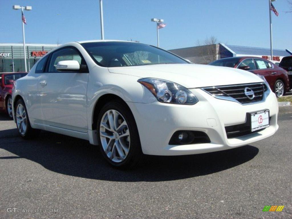 Winter Frost White Nissan Altima