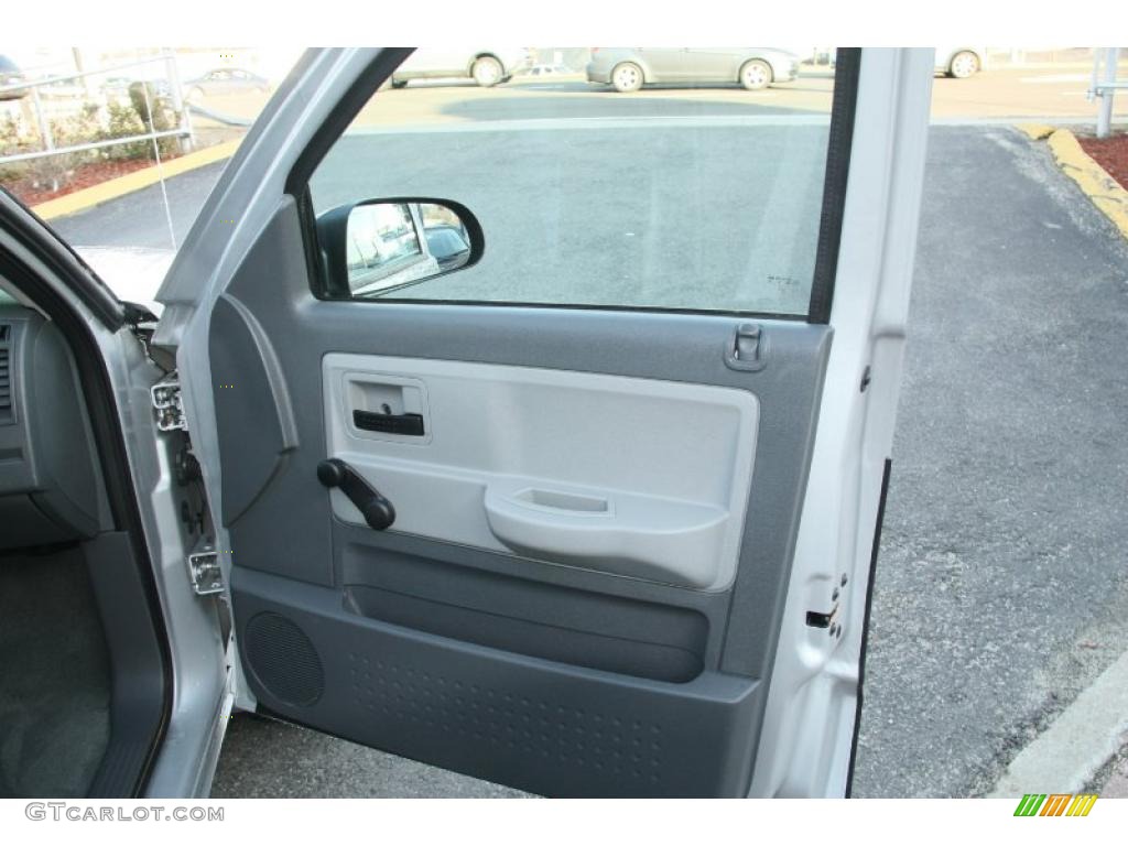 2006 Dodge Dakota ST Club Cab Door Panel Photos
