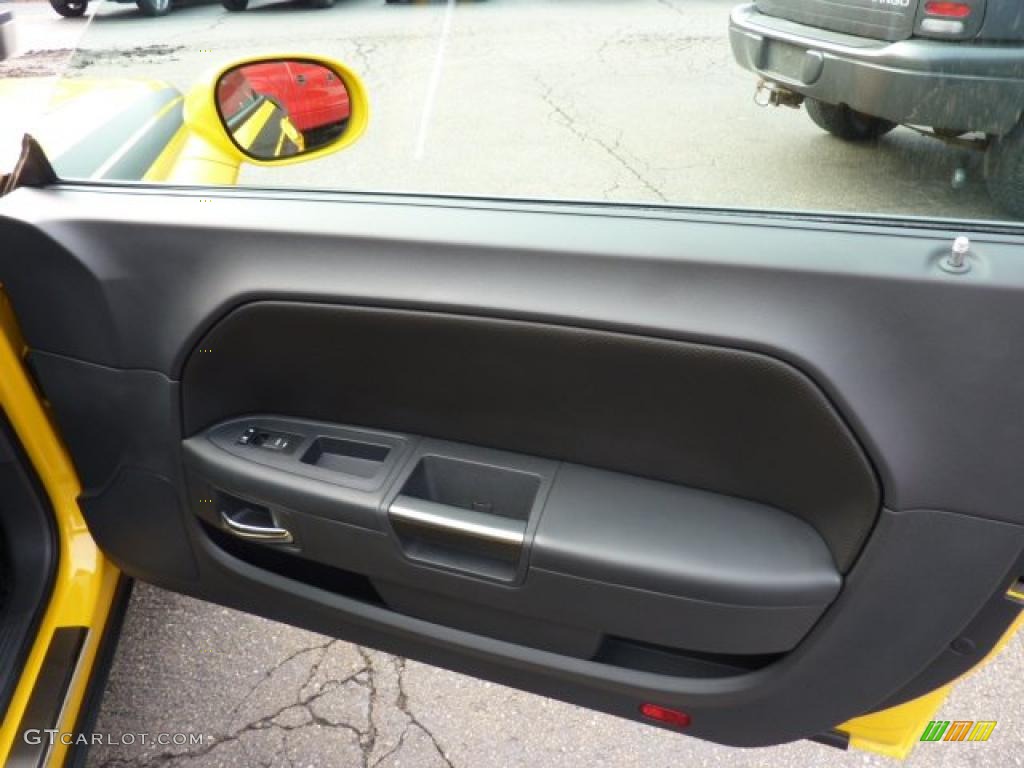 2010 Challenger R/T Classic - Detonator Yellow / Dark Slate Gray photo #16
