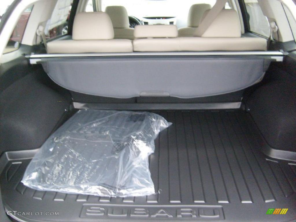2011 Subaru Outback 2.5i Limited Wagon Trunk Photo #46879552