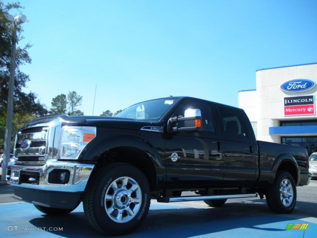 2011 F250 Super Duty Lariat Crew Cab 4x4 - Tuxedo Black Metallic / Black Two Tone Leather photo #1