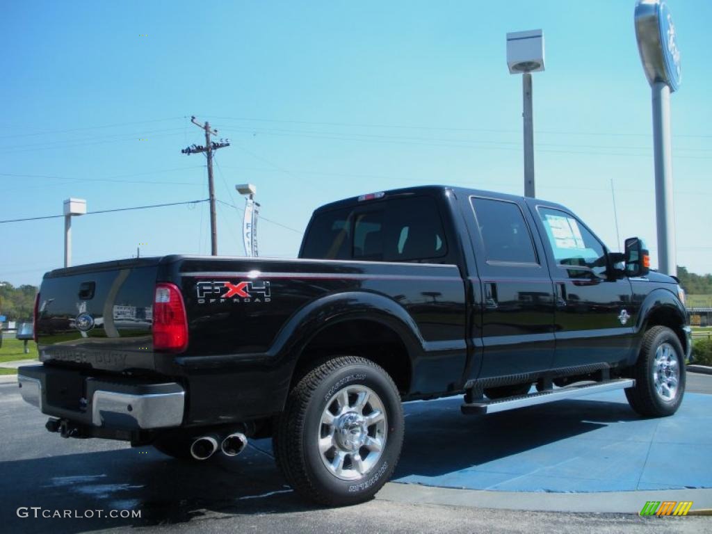 2011 F250 Super Duty Lariat Crew Cab 4x4 - Tuxedo Black Metallic / Black Two Tone Leather photo #3