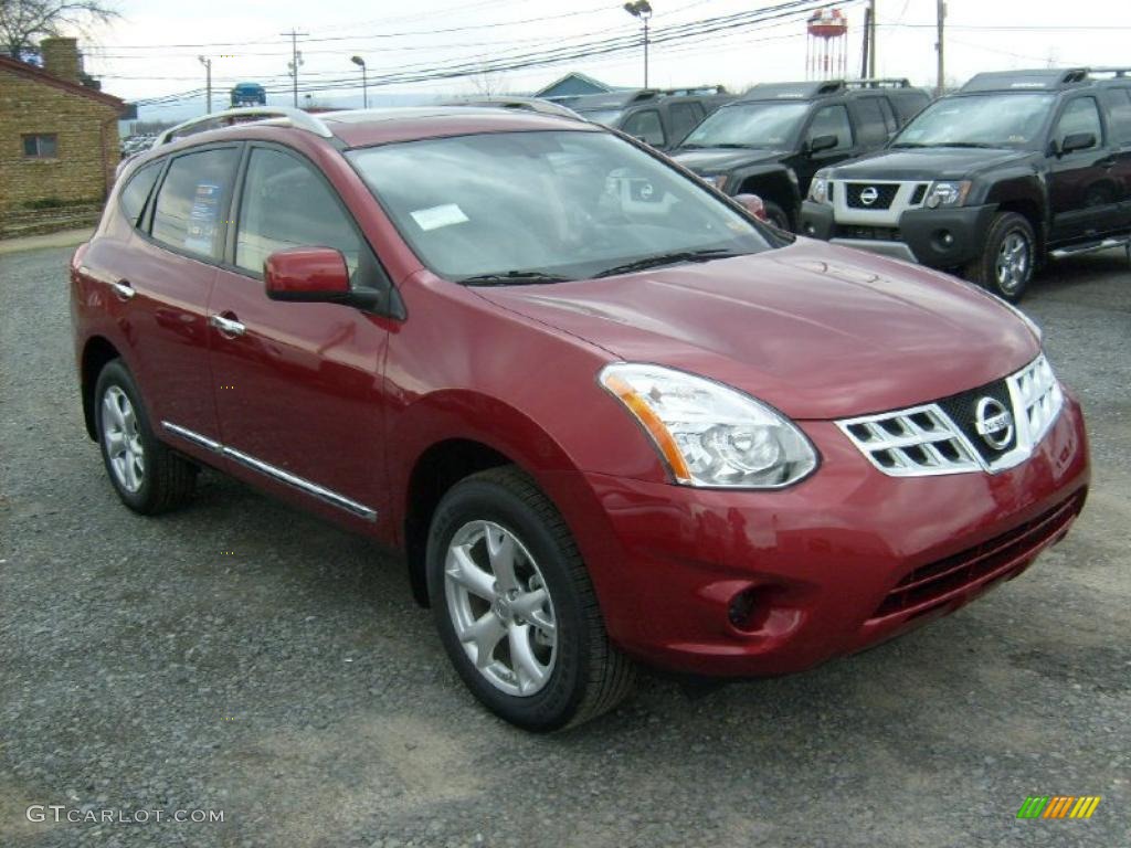 2011 Rogue SV AWD - Cayenne Red / Gray photo #10